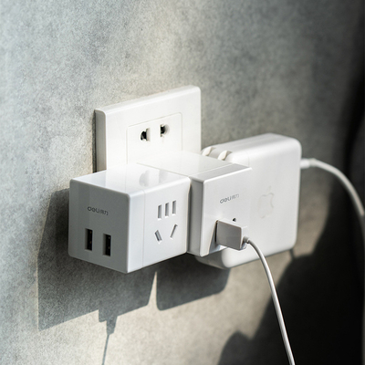 작은 무선 소켓 2 홀과 2 USB 포트 지능 변환기 고객의 로고