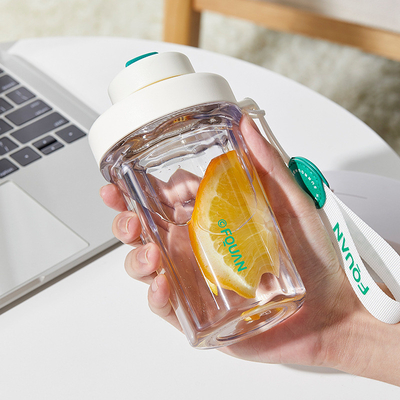 신품 선물 휴대용 플라스틱 컵 530ml 필터와 로프 리프팅 1 컬러 인쇄