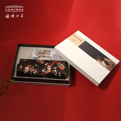 이 무선 마우스와 실크 마우스 패드 선물 상자 세트로 활동을 업그레이드하십시오.