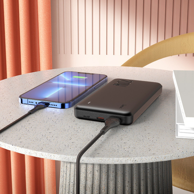 오피스 기프트 필수품 10000mAh 파워 뱅크 LED 라이트 디스플레이와 빠른 충전